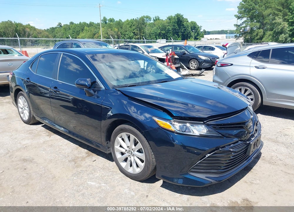 2018 TOYOTA CAMRY LE VIN: 4T1B11HK0JU564481