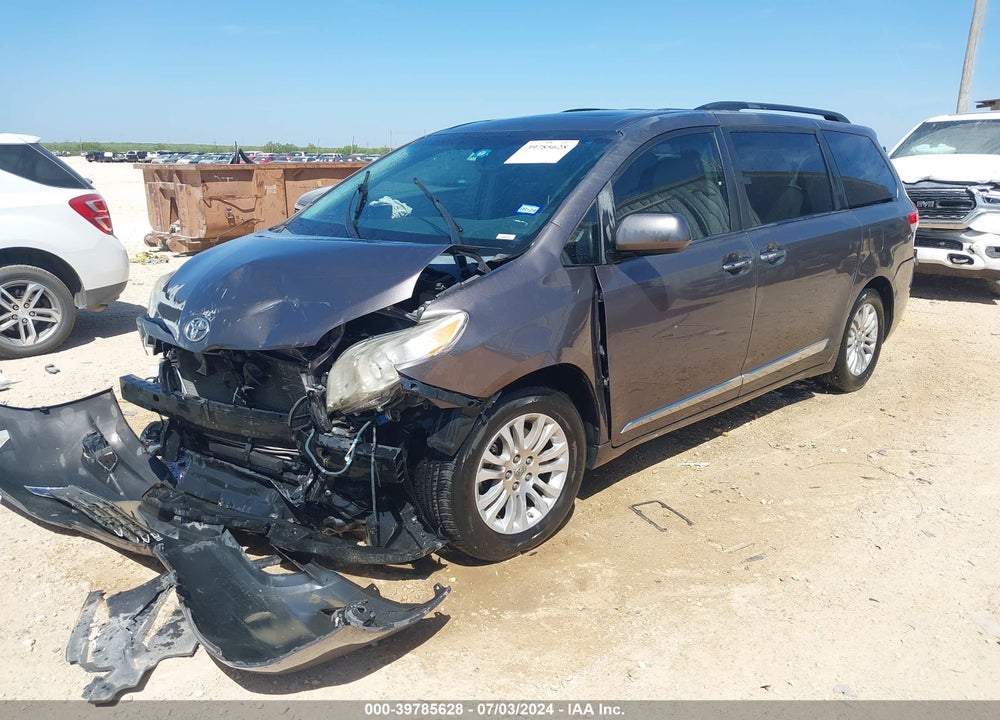 2013 TOYOTA SIENNA XLE V6 8 PASSENGER VIN: 5TDYK3DC6DS284367