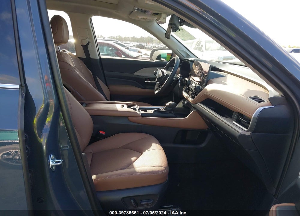2024 TOYOTA GRAND HIGHLANDER VIN: 5TDAAAB59RS042984