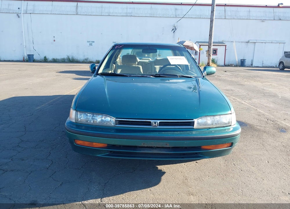 1992 HONDA ACCORD LX VIN: 1HGCB7656NA213234