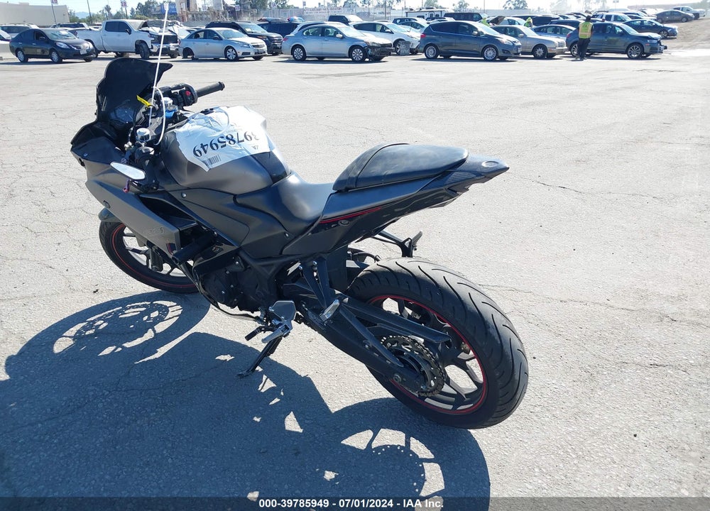 2016 YAMAHA YZFR3 VIN: MH3RH06Y3GK013242