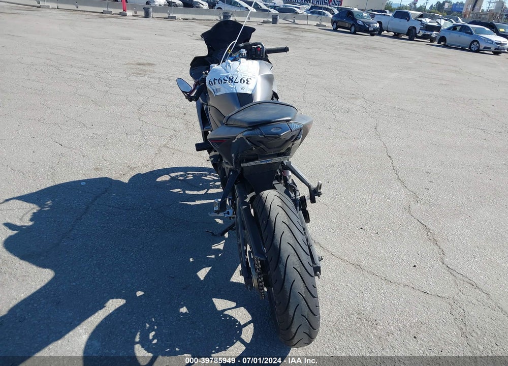 2016 YAMAHA YZFR3 VIN: MH3RH06Y3GK013242