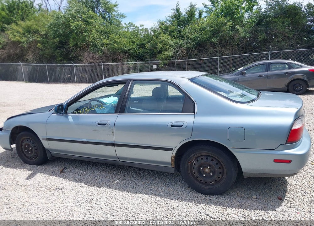 1996 HONDA ACCORD LX/EX VIN: 1HGCD5637TA252859