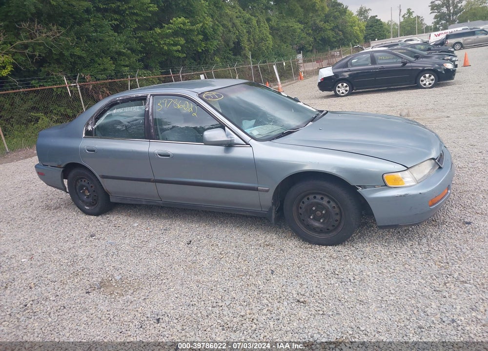 1996 HONDA ACCORD LX/EX VIN: 1HGCD5637TA252859
