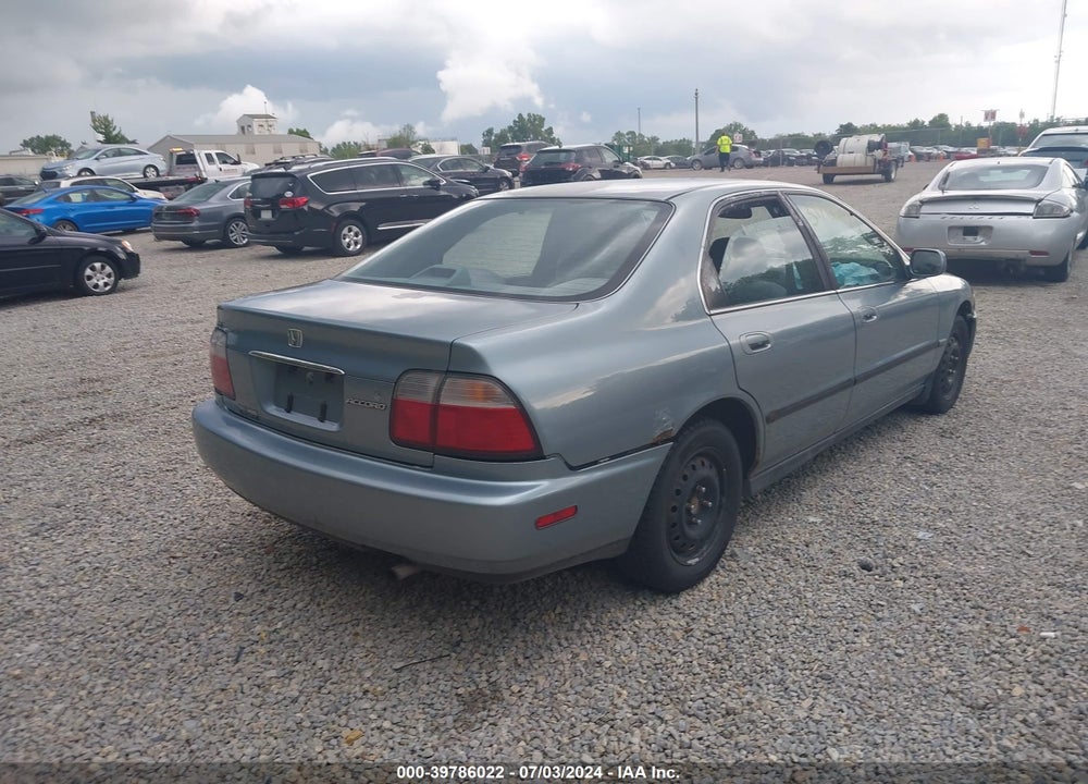 1996 HONDA ACCORD LX/EX VIN: 1HGCD5637TA252859