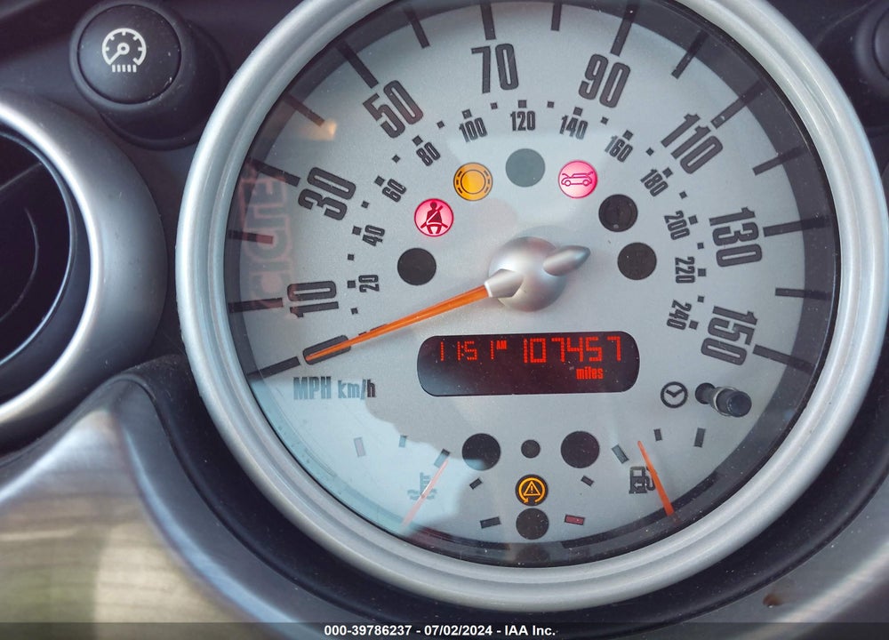2006 MINI COOPER S VIN: WMWRE33566TN27627