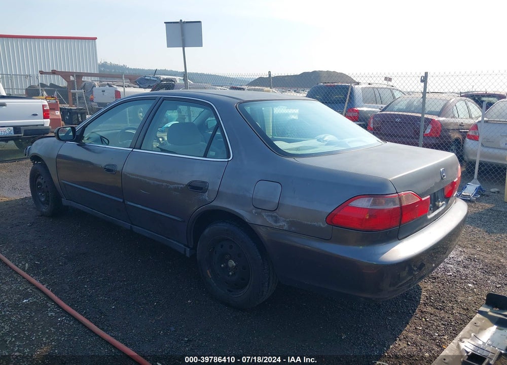 1998 HONDA ACCORD LX VIN: 1HGCG5642WA032744