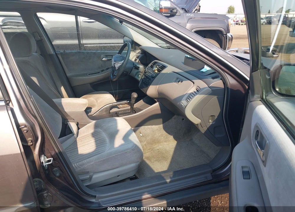 1998 HONDA ACCORD LX VIN: 1HGCG5642WA032744