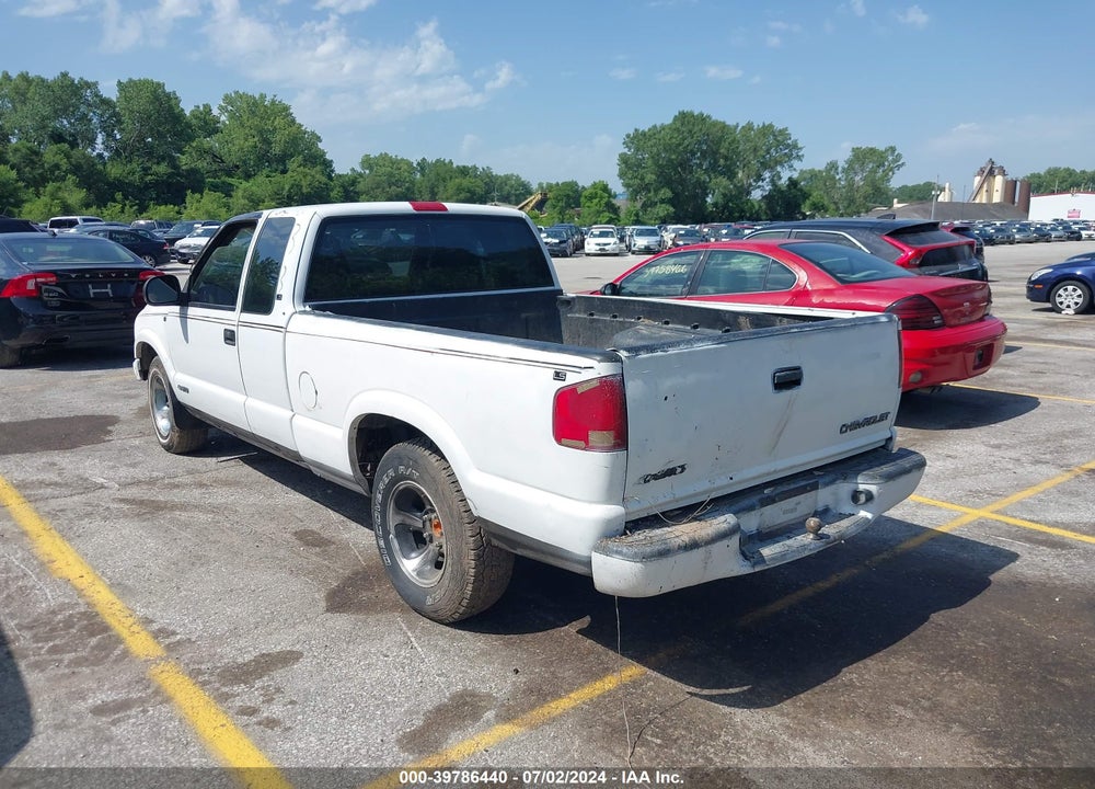 1998 CHEVROLET S-10 LS FLEETSIDE VIN: 1GCCS1944W8143272