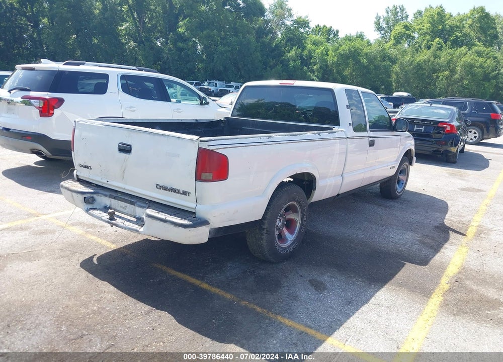 1998 CHEVROLET S-10 LS FLEETSIDE VIN: 1GCCS1944W8143272