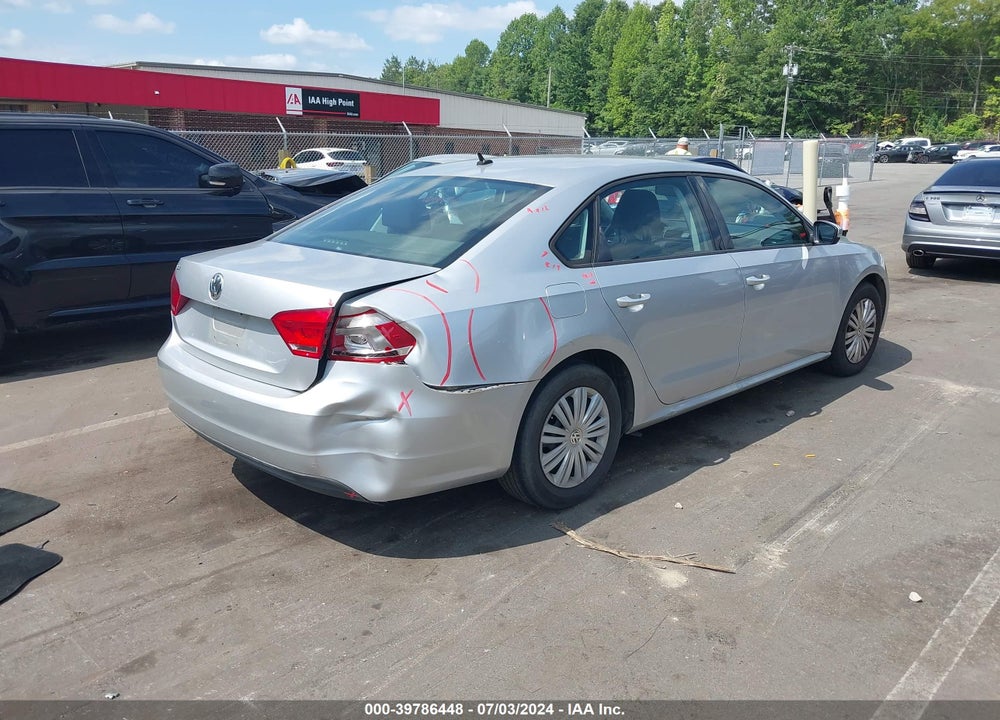 2014 VOLKSWAGEN PASSAT 2.5L S VIN: 1VWAP7A33EC008839