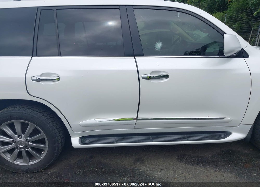 2011 LEXUS LX 570 VIN: JTJHY7AX8B4062495