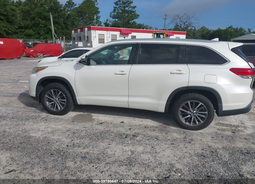 2018 TOYOTA HIGHLANDER XLE VIN: 5TDKZRFH1JS528502