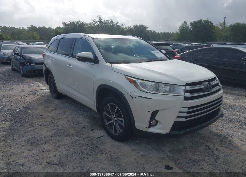 2018 TOYOTA HIGHLANDER XLE VIN: 5TDKZRFH1JS528502