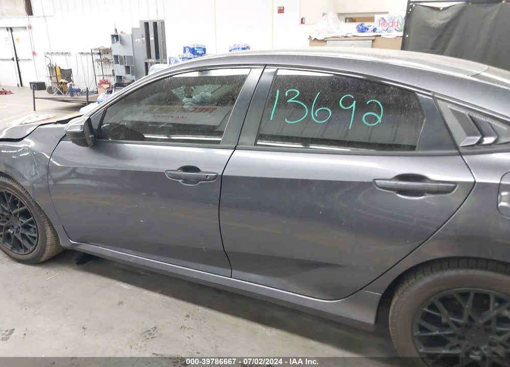 2018 HONDA CIVIC LX VIN: 2HGFC2F52JH577420