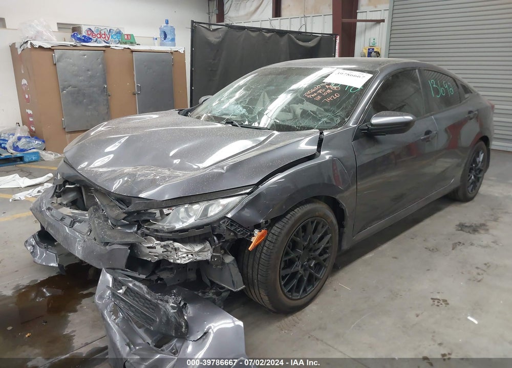 2018 HONDA CIVIC LX VIN: 2HGFC2F52JH577420