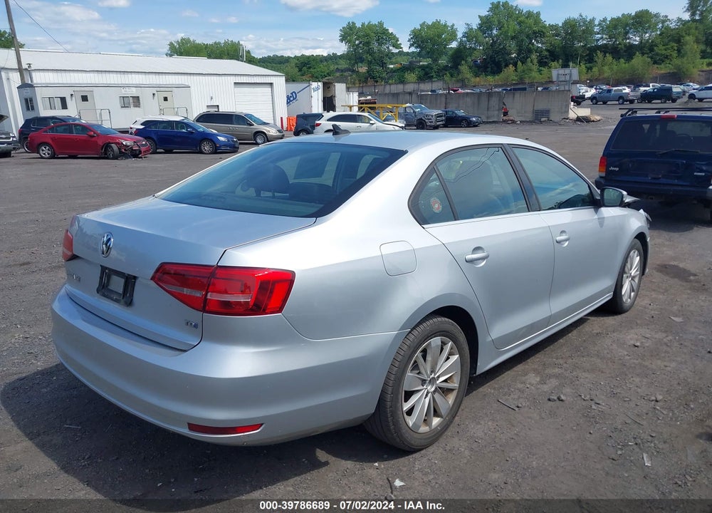 2015 VOLKSWAGEN JETTA 2.0L TDI SE VIN: 3VWLA7AJ8FM422675