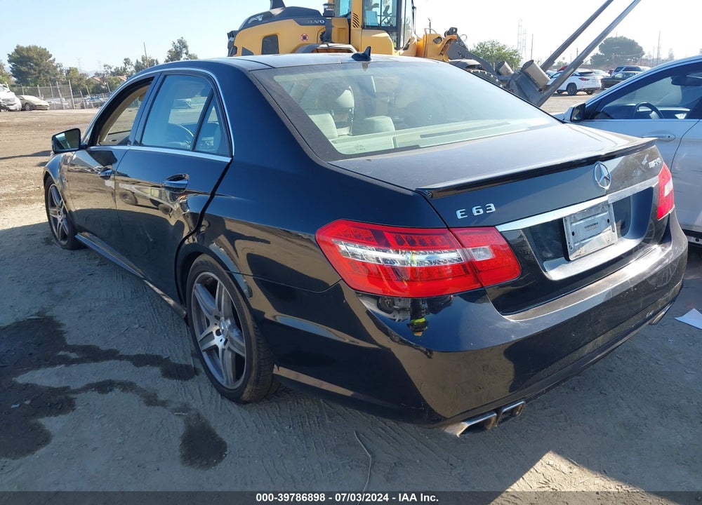 2010 MERCEDES-BENZ E 63 AMG VIN: WDDHF7HB5AA157346