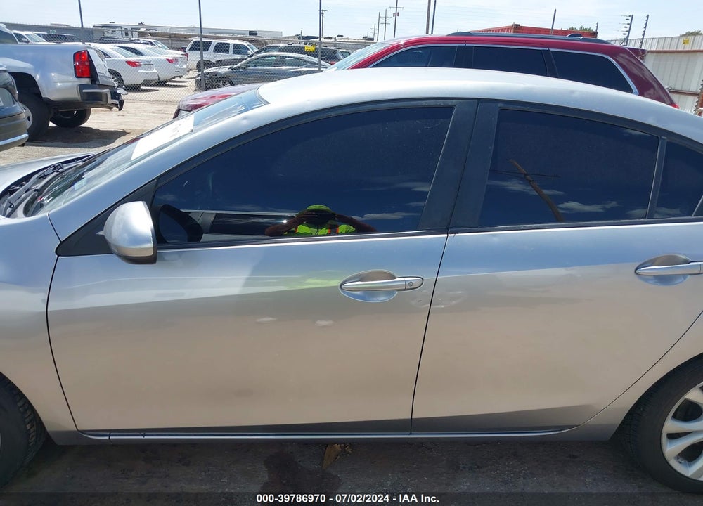 2011 MAZDA 3 S SPORT VIN: JM1BL1U5XB1389643