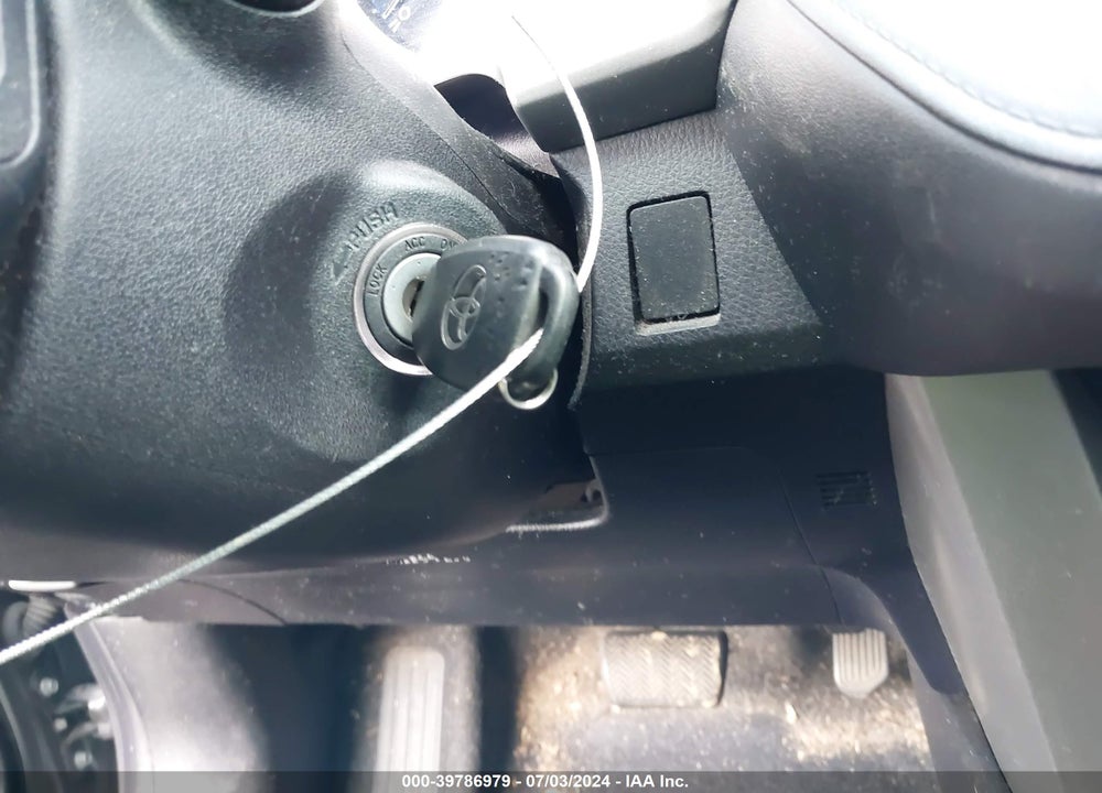 2018 TOYOTA RAV4 LE VIN: 2T3ZFREV4JW443862