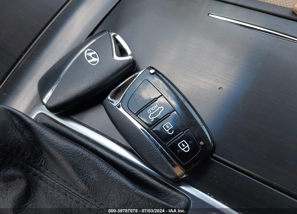 2016 HYUNDAI AZERA VIN: KMHFG4JG3GA518158