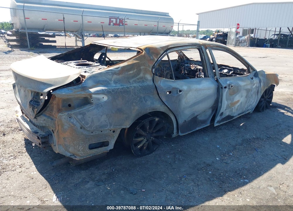 2018 TOYOTA CAMRY LE VIN: 4T1B11HK1JU623490