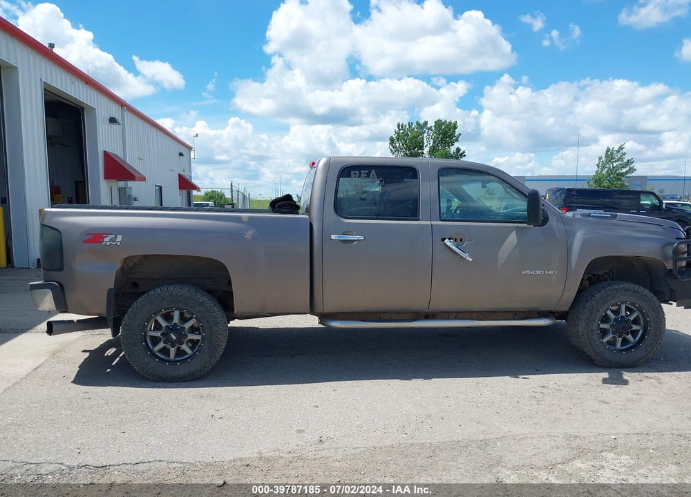 2011 CHEVROLET SILVERADO 2500HD LTZ VIN: 1GC1KYC81BF211688