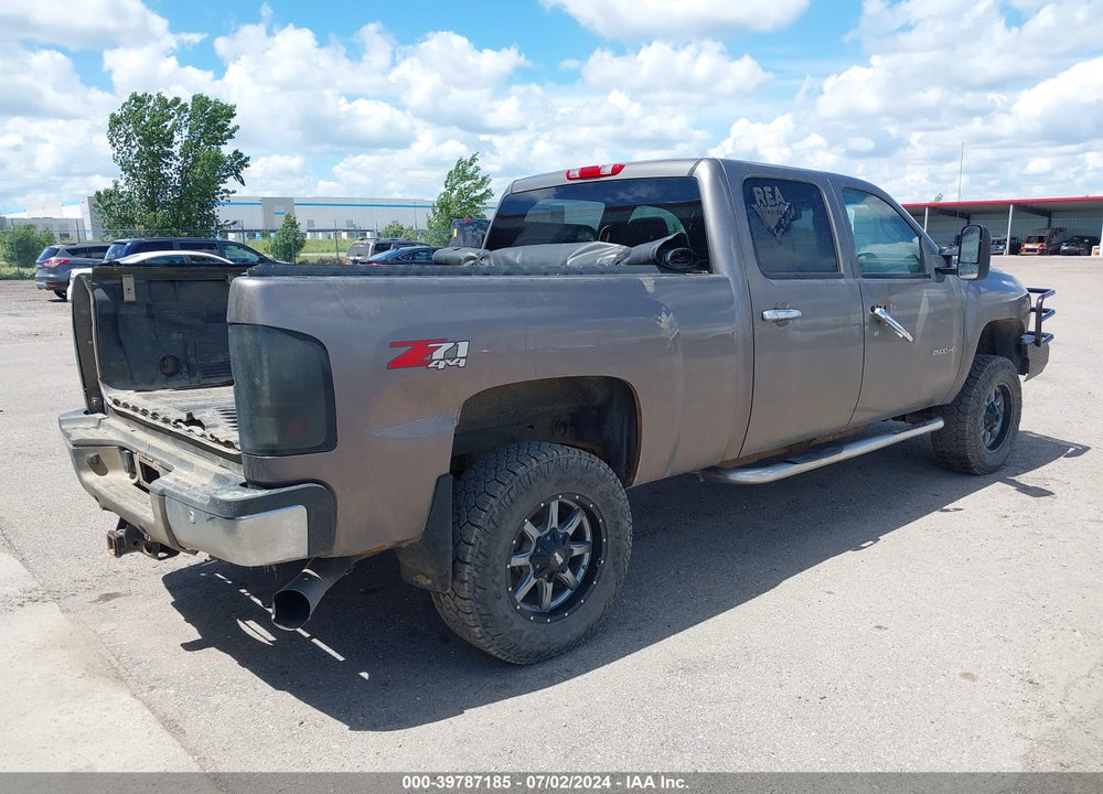 2011 CHEVROLET SILVERADO 2500HD LTZ VIN: 1GC1KYC81BF211688