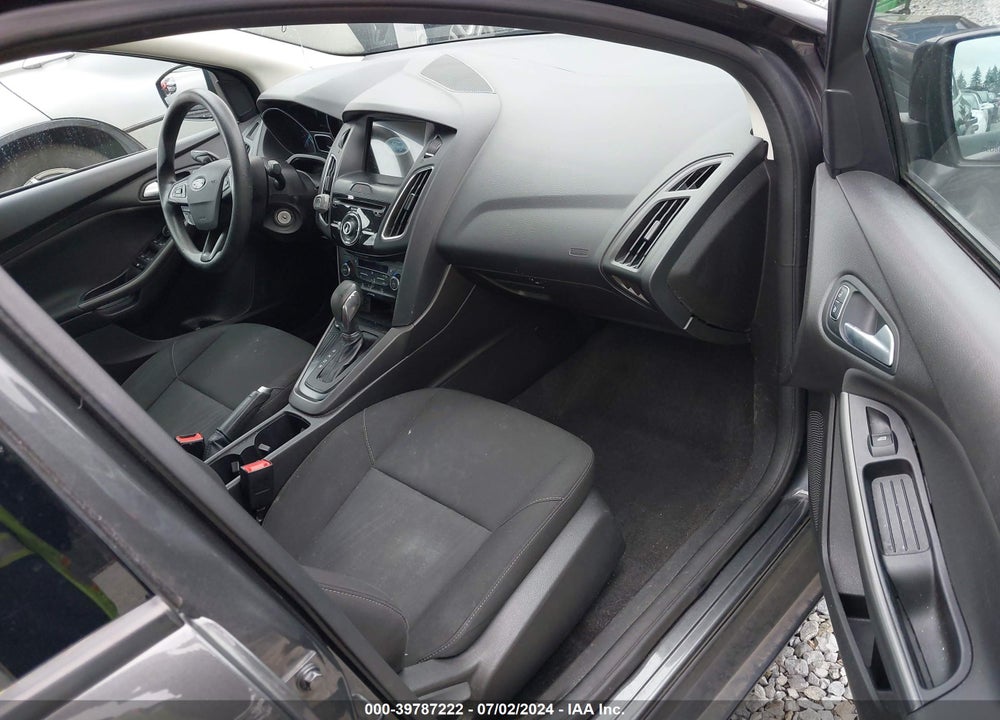 2017 FORD FOCUS SEL VIN: 1FADP3H23HL225811