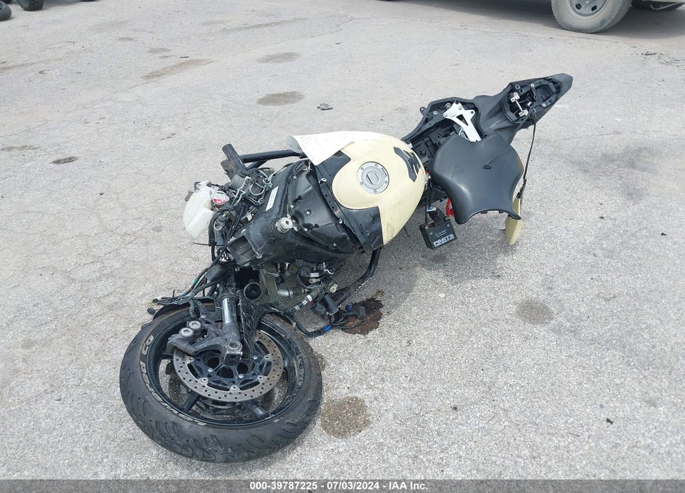 2020 YAMAHA YZFR6 C VIN: JYARJ28Y7LA003045