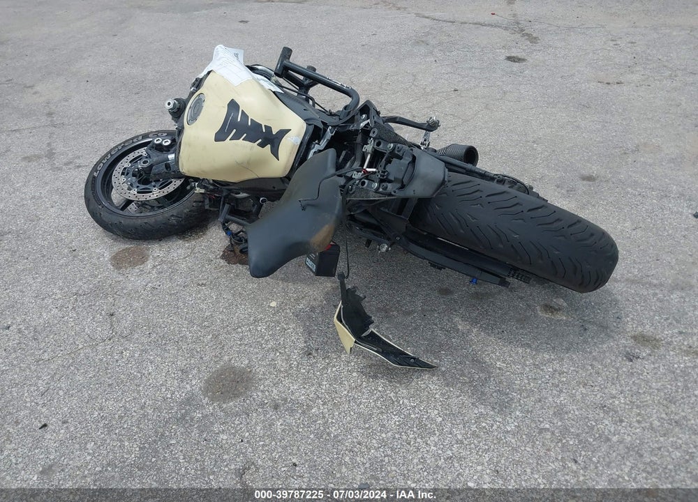 2020 YAMAHA YZFR6 C VIN: JYARJ28Y7LA003045