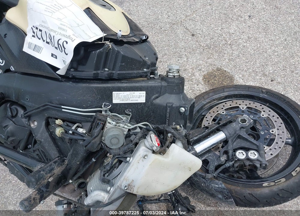 2020 YAMAHA YZFR6 C VIN: JYARJ28Y7LA003045