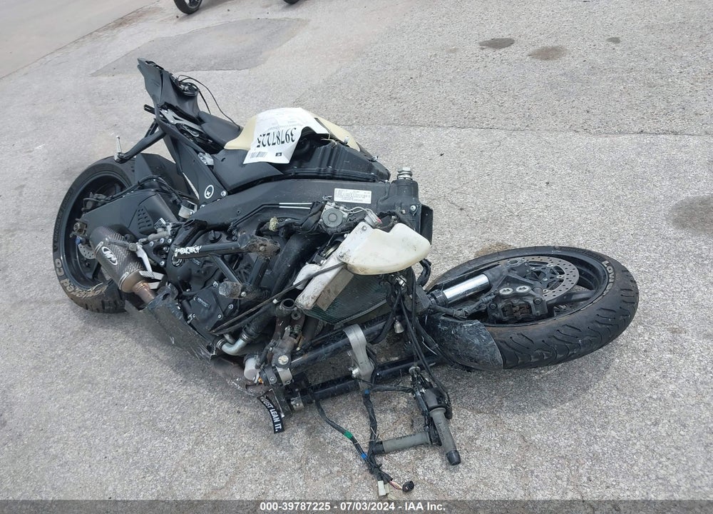 2020 YAMAHA YZFR6 C VIN: JYARJ28Y7LA003045