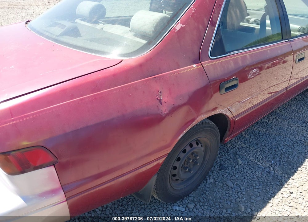 1998 TOYOTA CAMRY LE VIN: 4T1BG22K4WU285619
