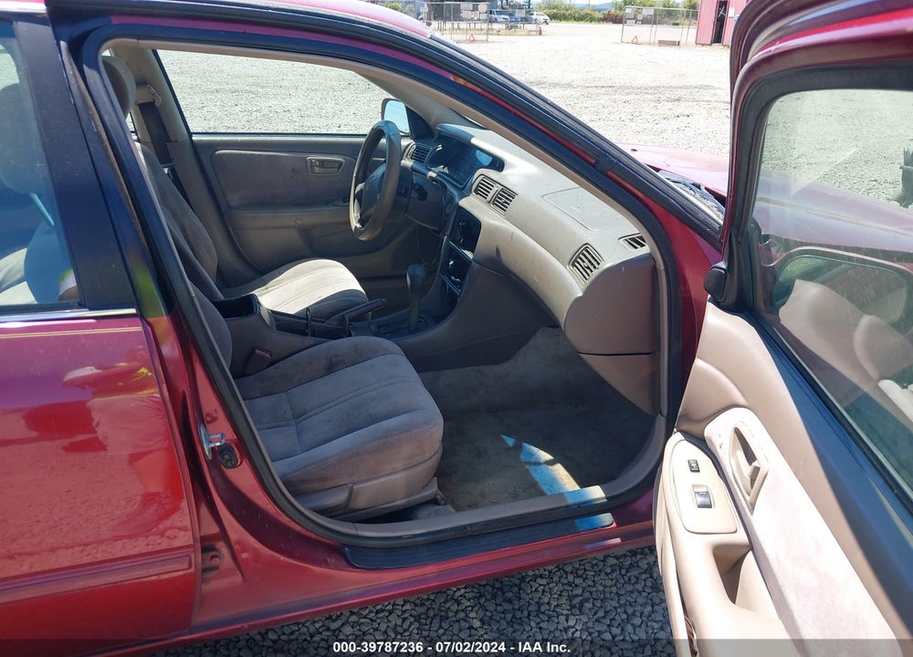 1998 TOYOTA CAMRY LE VIN: 4T1BG22K4WU285619