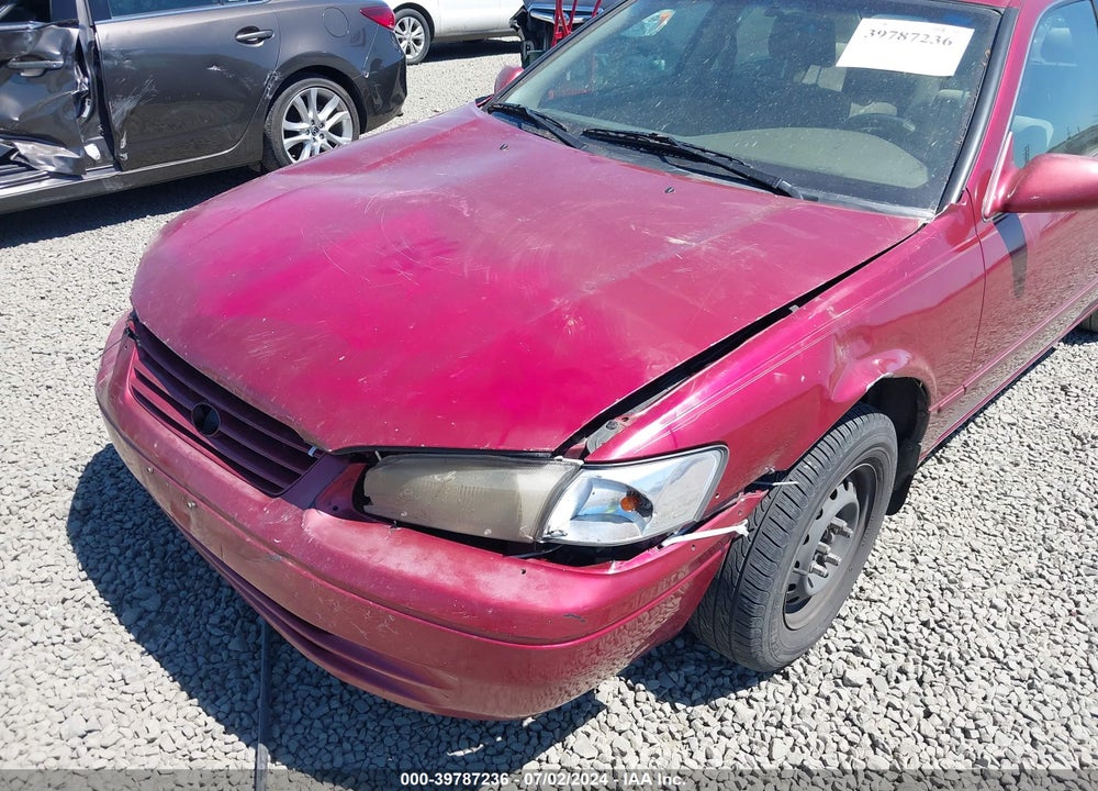 1998 TOYOTA CAMRY LE VIN: 4T1BG22K4WU285619