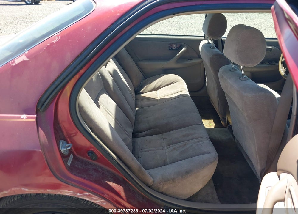 1998 TOYOTA CAMRY LE VIN: 4T1BG22K4WU285619