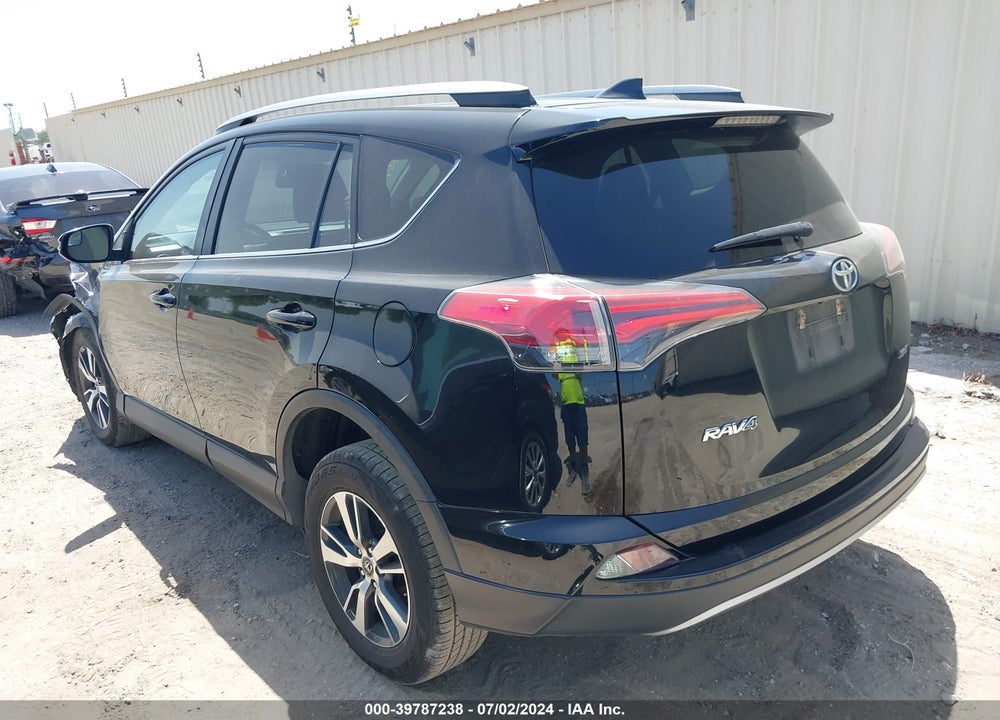 2017 TOYOTA RAV4 XLE VIN: 2T3WFREV2HW341862