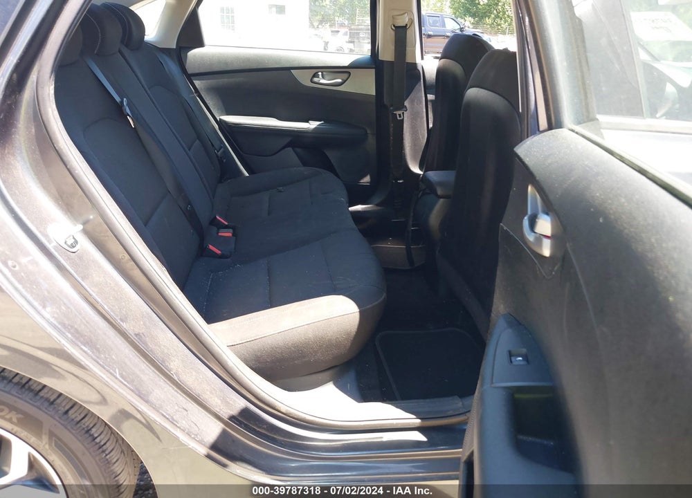 2019 KIA FORTE LXS VIN: 3KPF24AD6KE040610