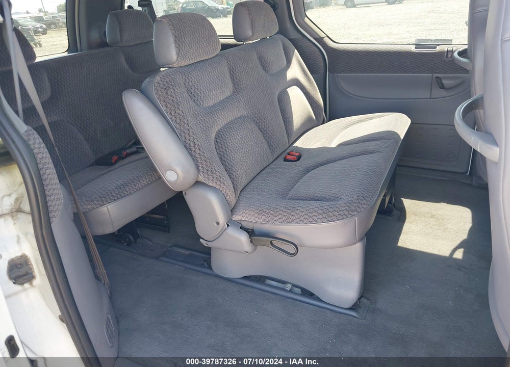 2000 DODGE GRAND CARAVAN VIN: 2B4GP44R3YR619667