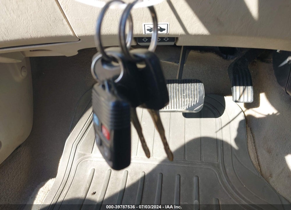 2005 FORD FOCUS ZX4 VIN: 1FAFP34N05W295995