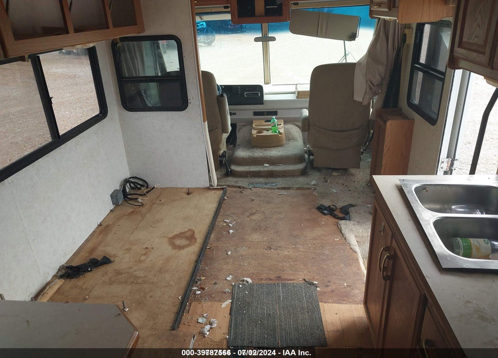 2000 WORKHORSE CUSTOM CHASSIS MOTORHOME CHASSIS P3500 VIN: 5B4LP37JXY3320029