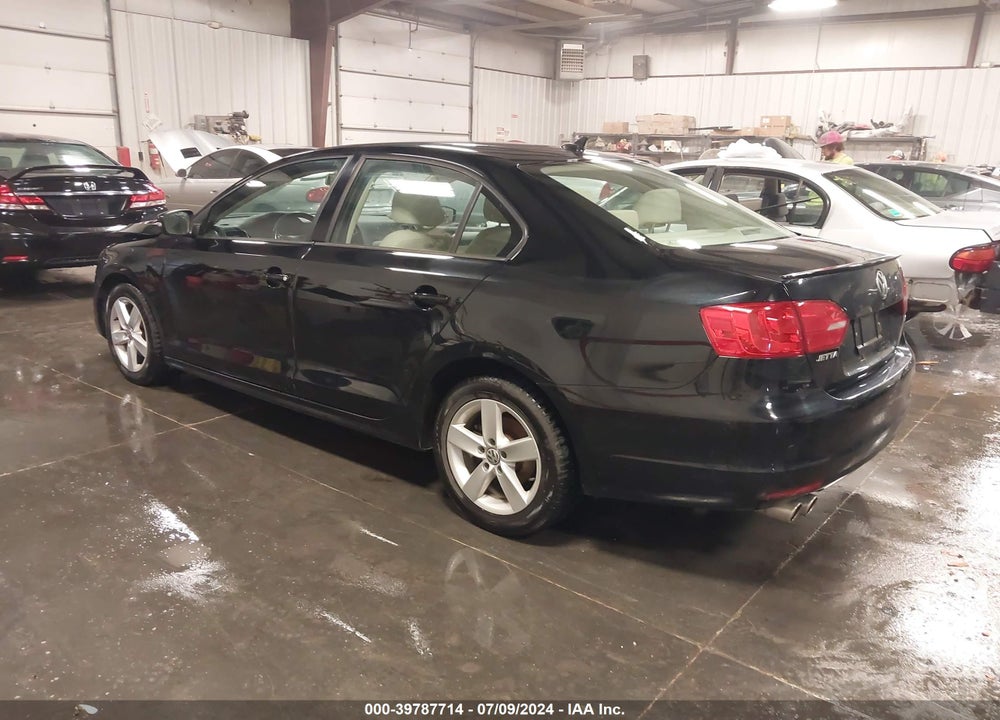 2011 VOLKSWAGEN JETTA 2.0L TDI VIN: 3VWLL7AJXBM113410