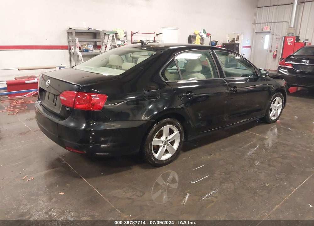 2011 VOLKSWAGEN JETTA 2.0L TDI VIN: 3VWLL7AJXBM113410