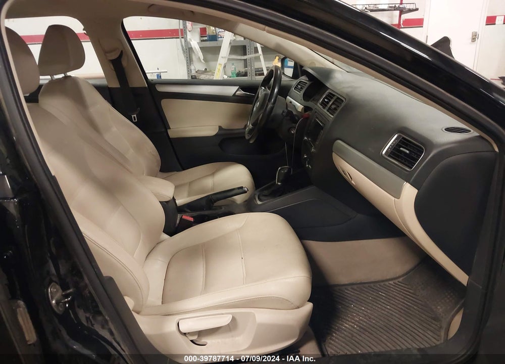 2011 VOLKSWAGEN JETTA 2.0L TDI VIN: 3VWLL7AJXBM113410