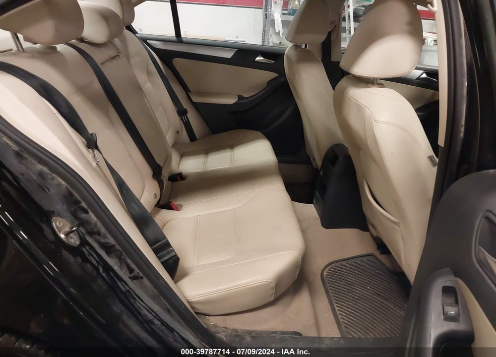 2011 VOLKSWAGEN JETTA 2.0L TDI VIN: 3VWLL7AJXBM113410