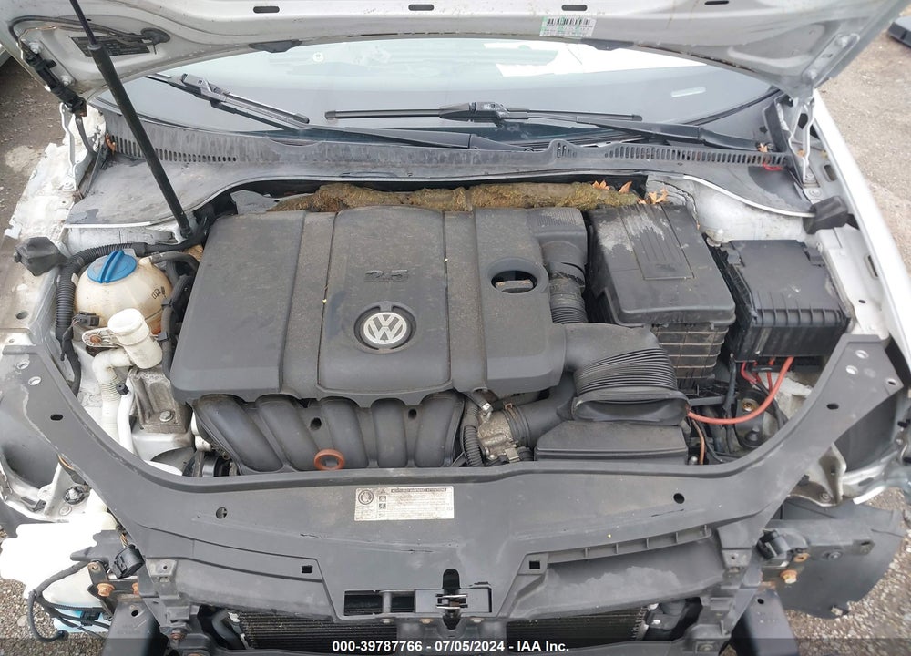 2010 VOLKSWAGEN JETTA LIMITED EDITION VIN: 3VWAZ7AJ4AM120034