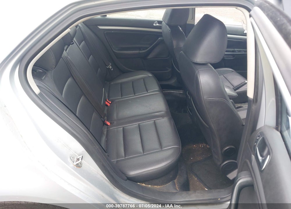 2010 VOLKSWAGEN JETTA LIMITED EDITION VIN: 3VWAZ7AJ4AM120034