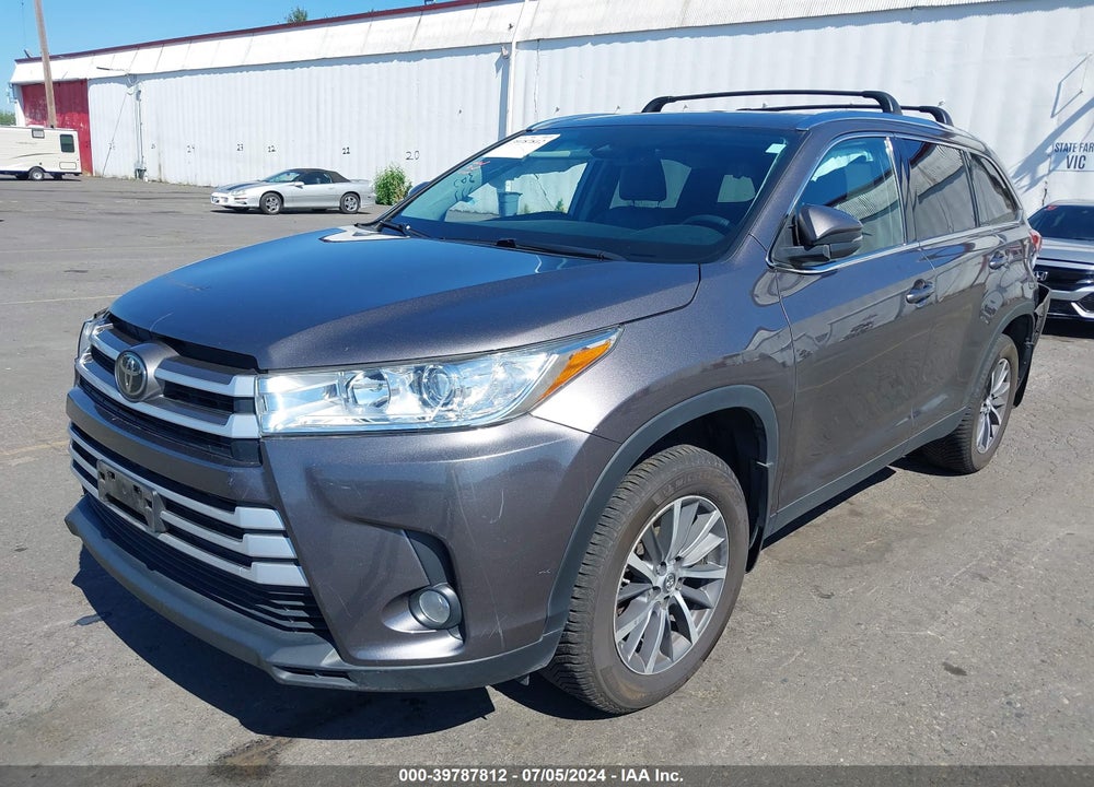 2019 TOYOTA HIGHLANDER XLE VIN: 5TDJZRFH2KS949495