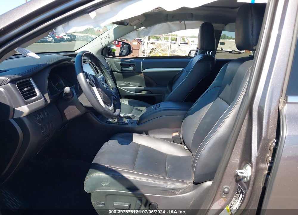 2019 TOYOTA HIGHLANDER XLE VIN: 5TDJZRFH2KS949495